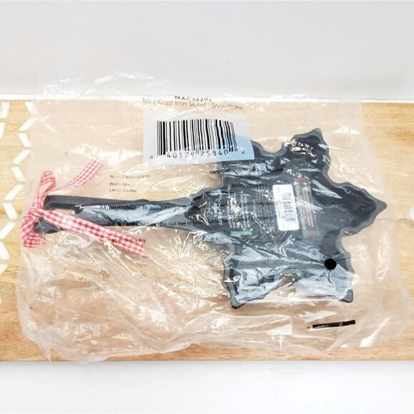 Snowflake Mini Cast Iron Skillet with Gingham Bow Brooklyn Steel - Picture 5 of 5